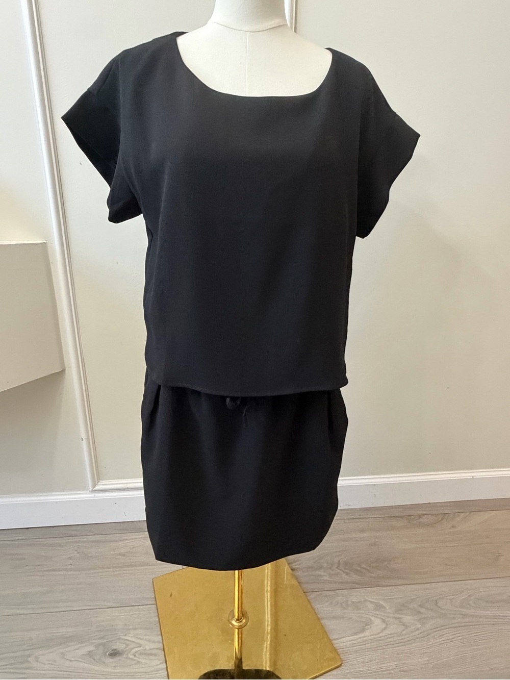 Jigsaw Black Short-Sleeve Drawstring-Waist Midi Dress - Picture 3 of 8